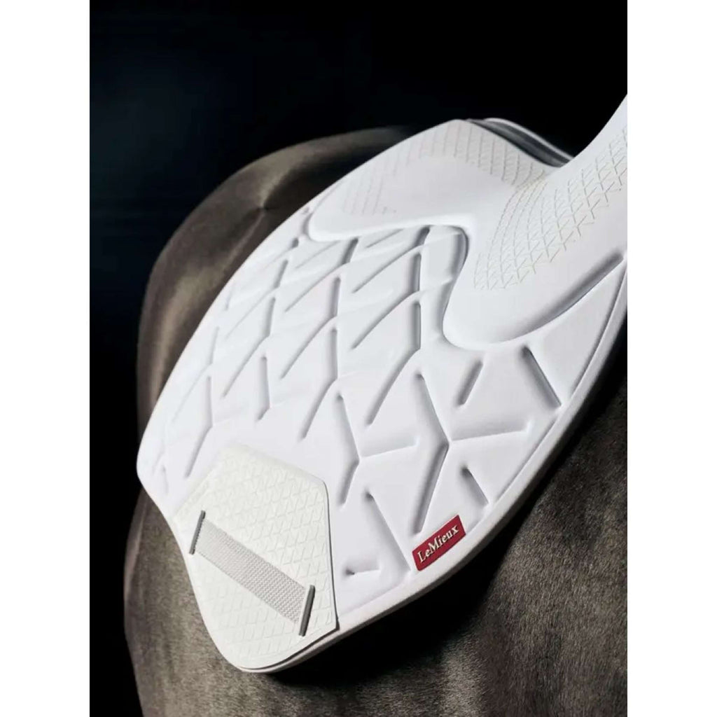 LeMieux Mantilla ProForm saltando Wit