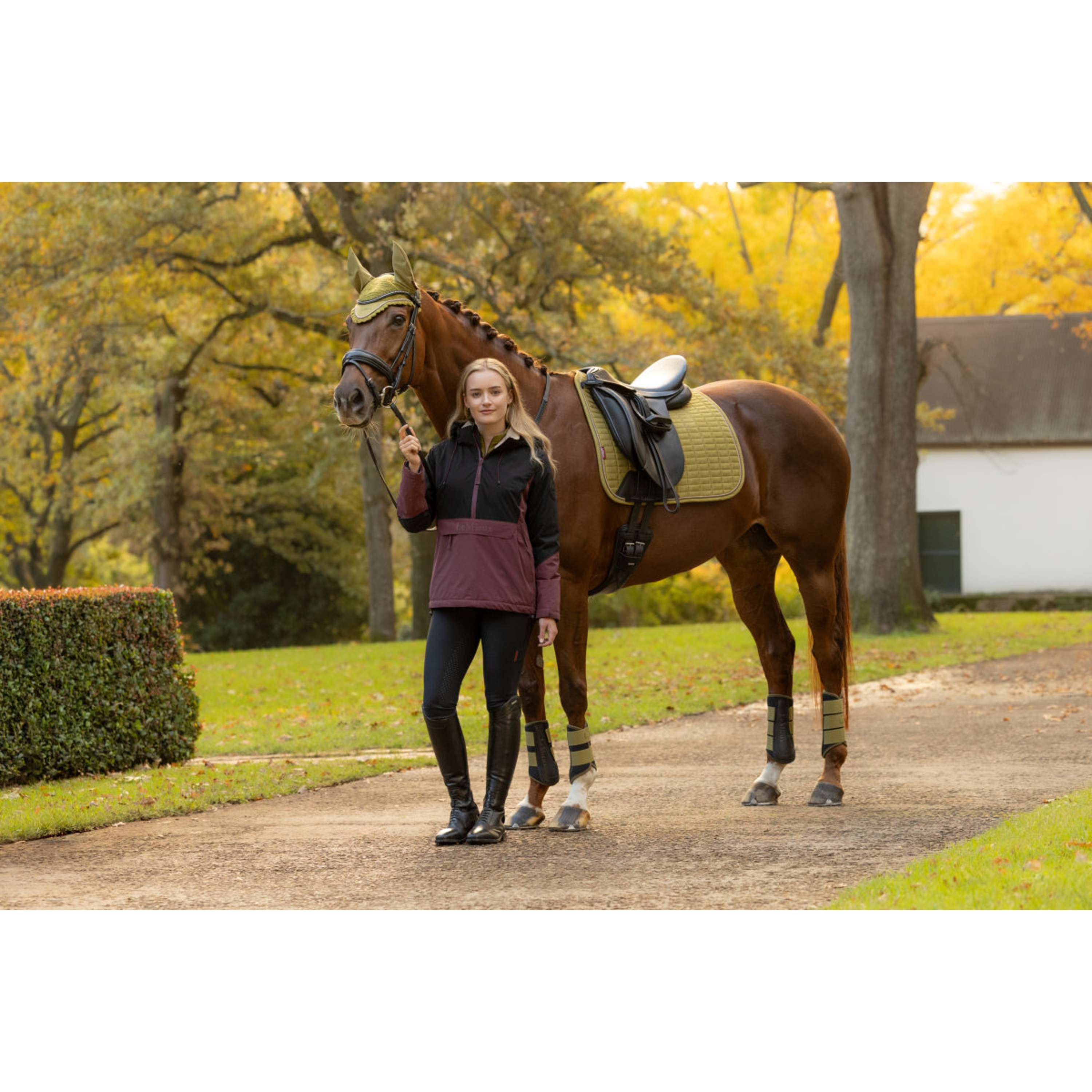 LeMieux Mantilla Suede Square Doma Clásica Gooseberry