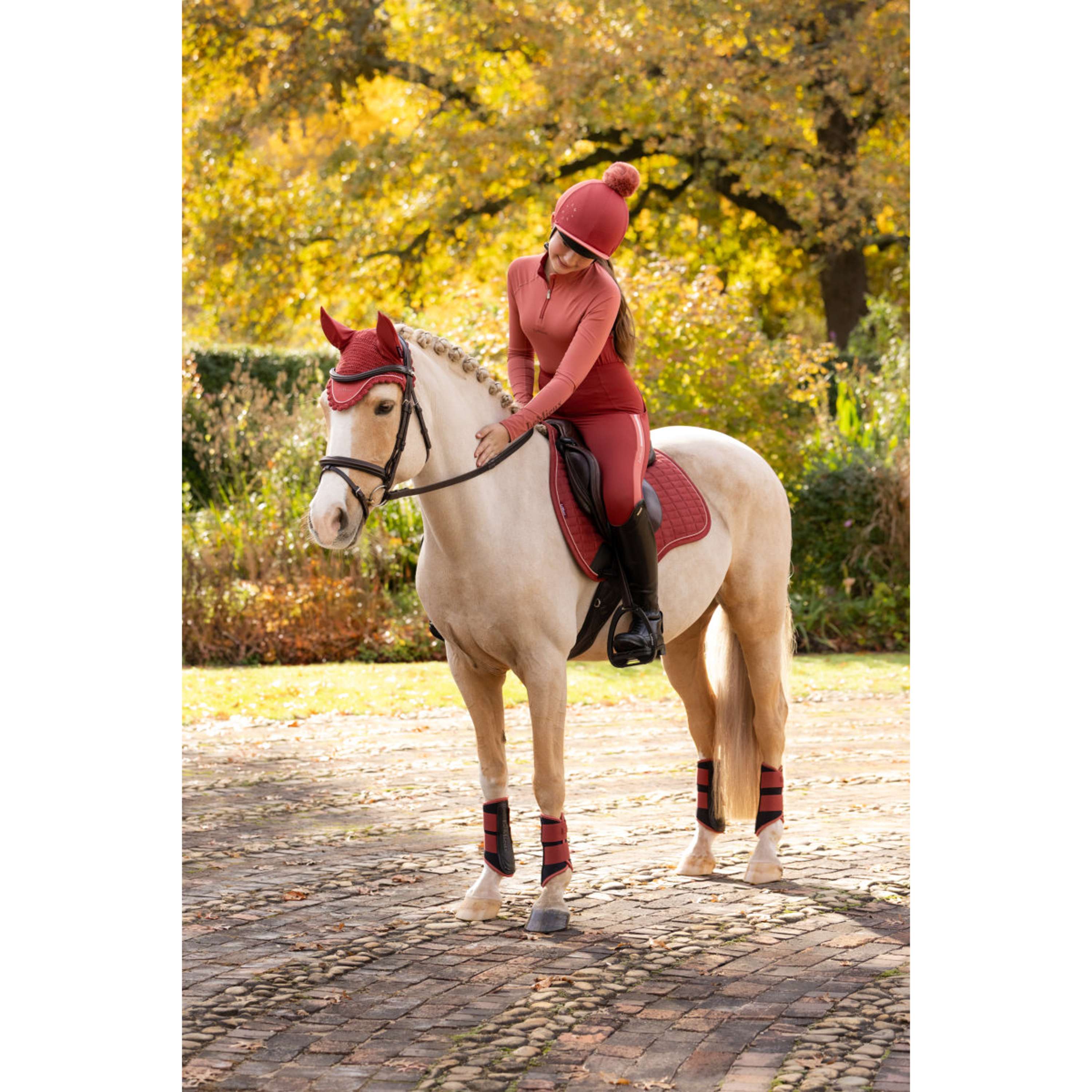 LeMieux Mantilla Suede Square Versatilidad Russet