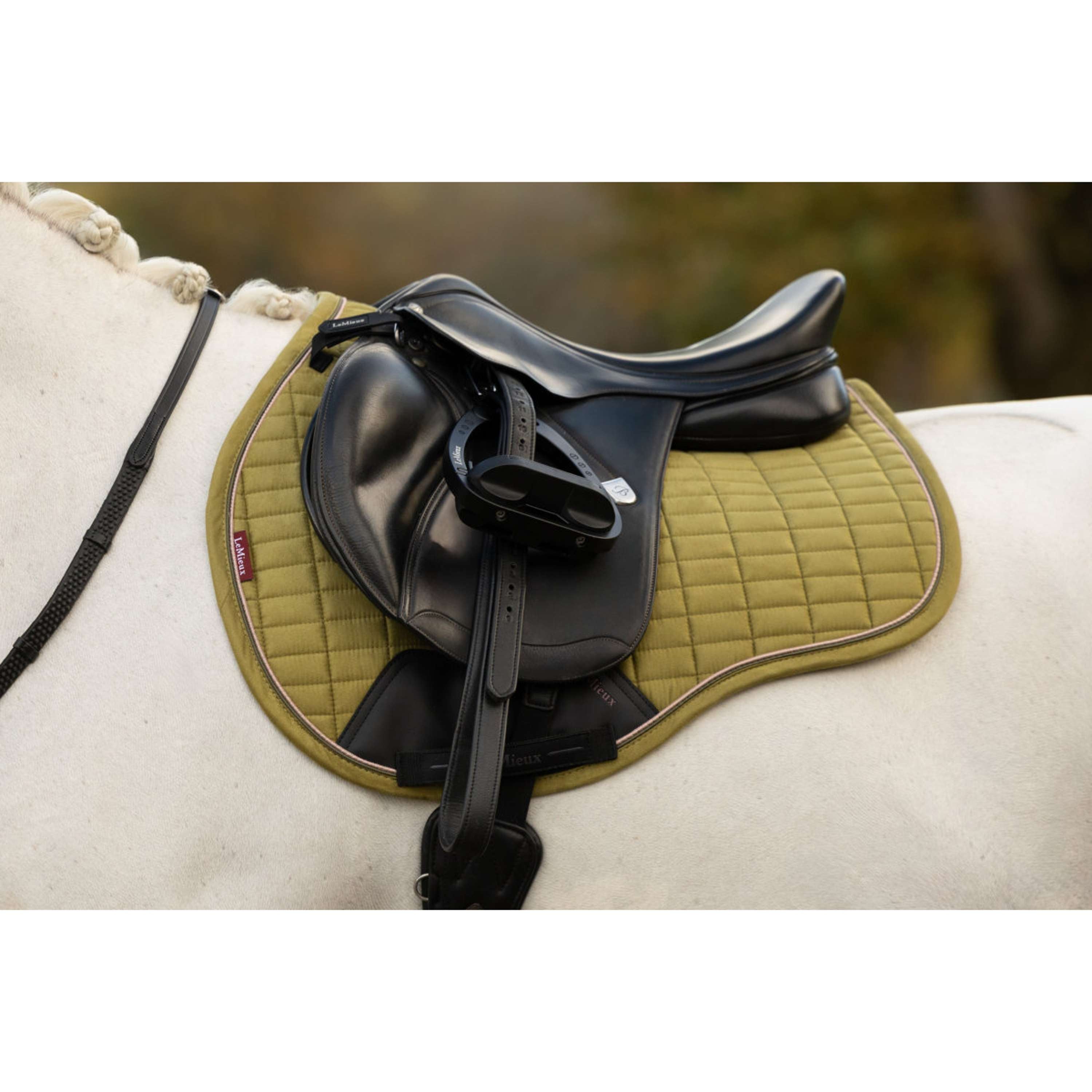 LeMieux Mantilla Suede Square Versatilidad Gooseberry