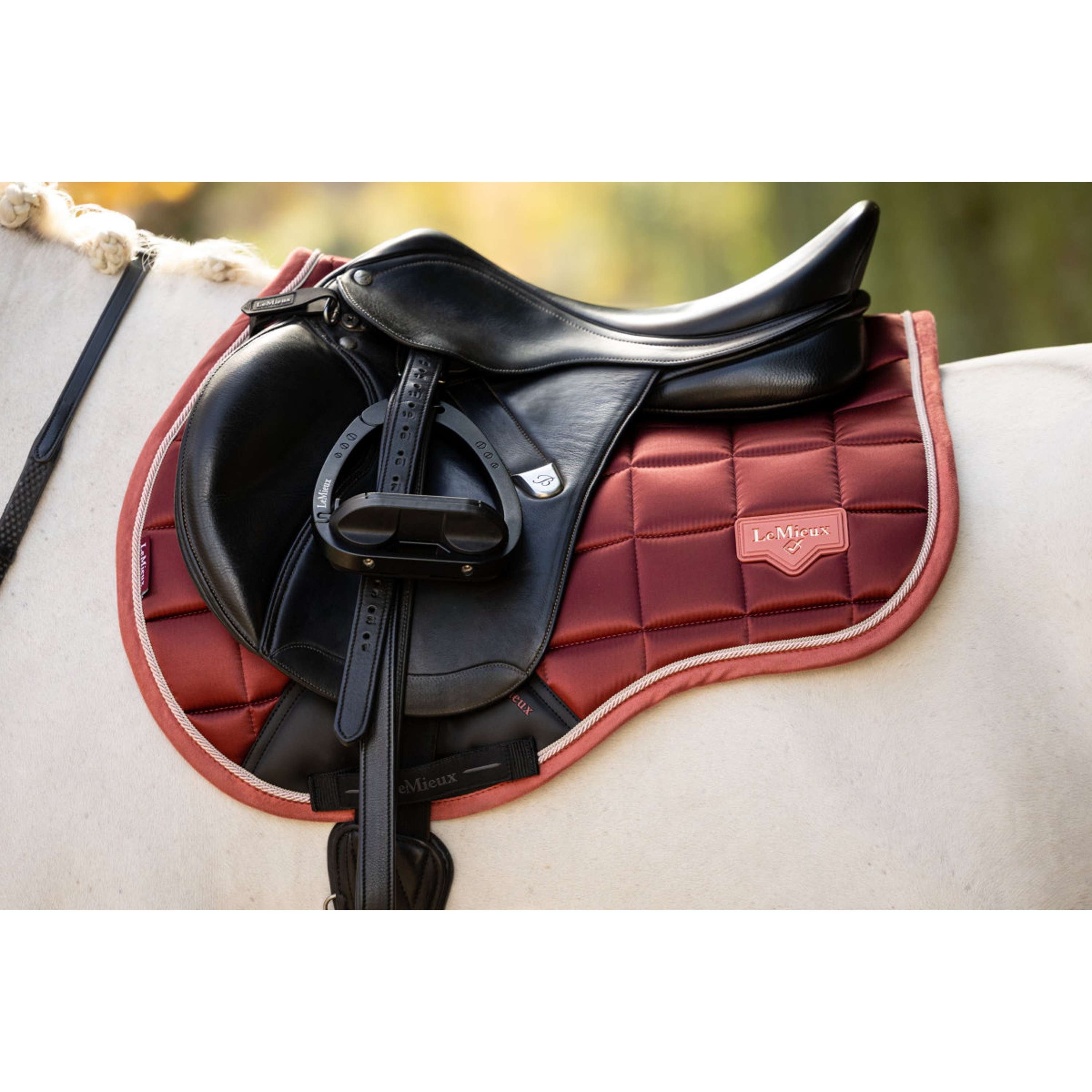 LeMieux Mantilla Loire Classic Square Versatilidad Russet