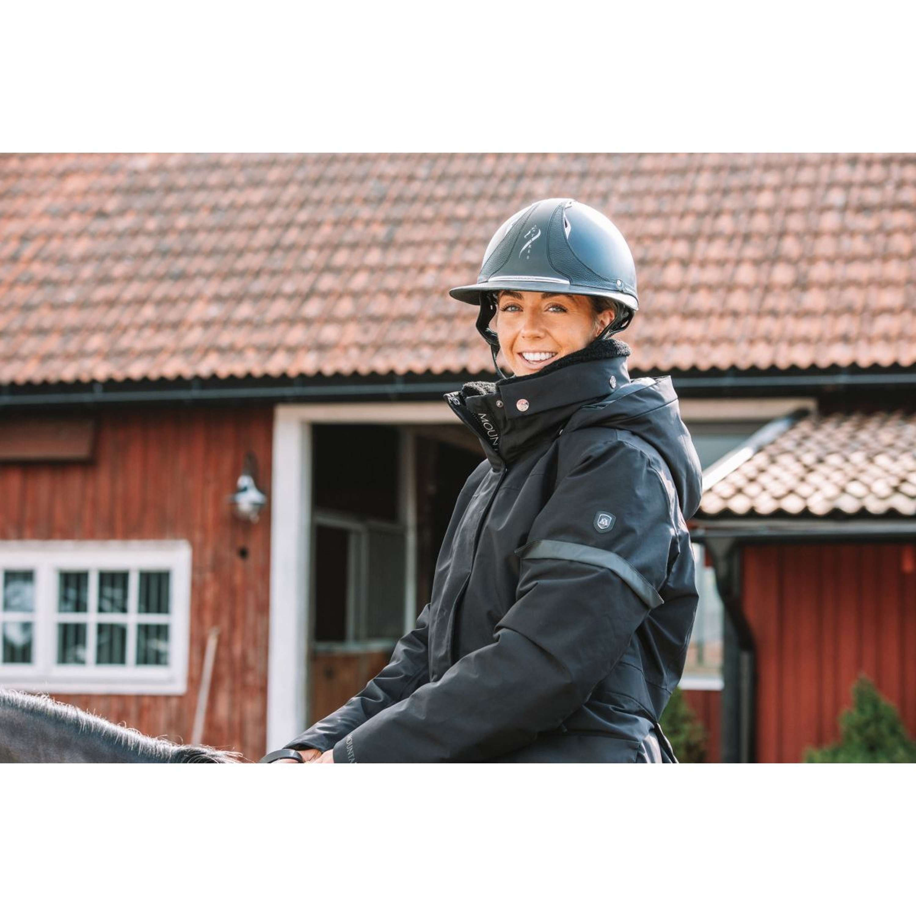 Mountain Horse Abrigo Largo Saga Onyx Black