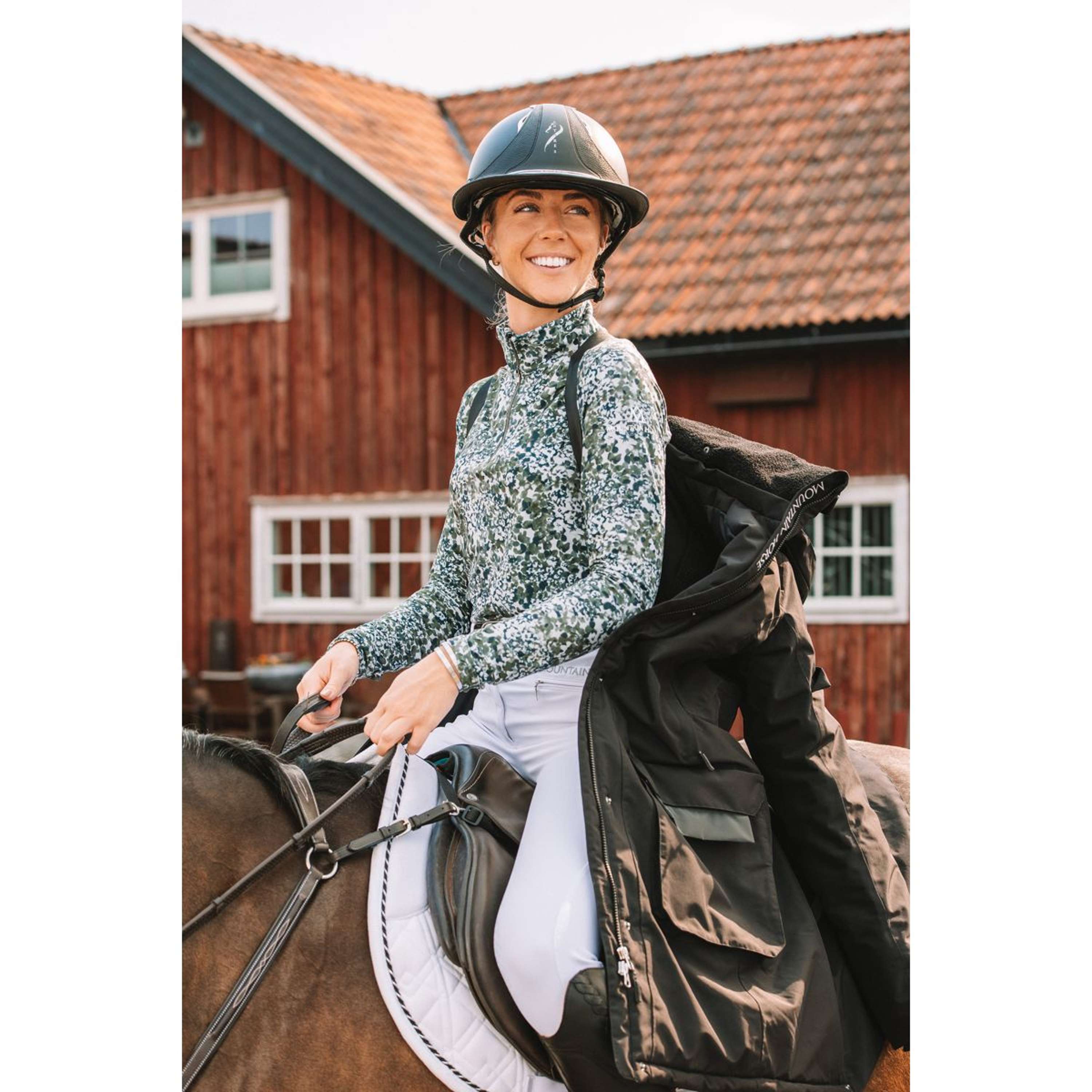 Mountain Horse Abrigo Largo Saga Onyx Black