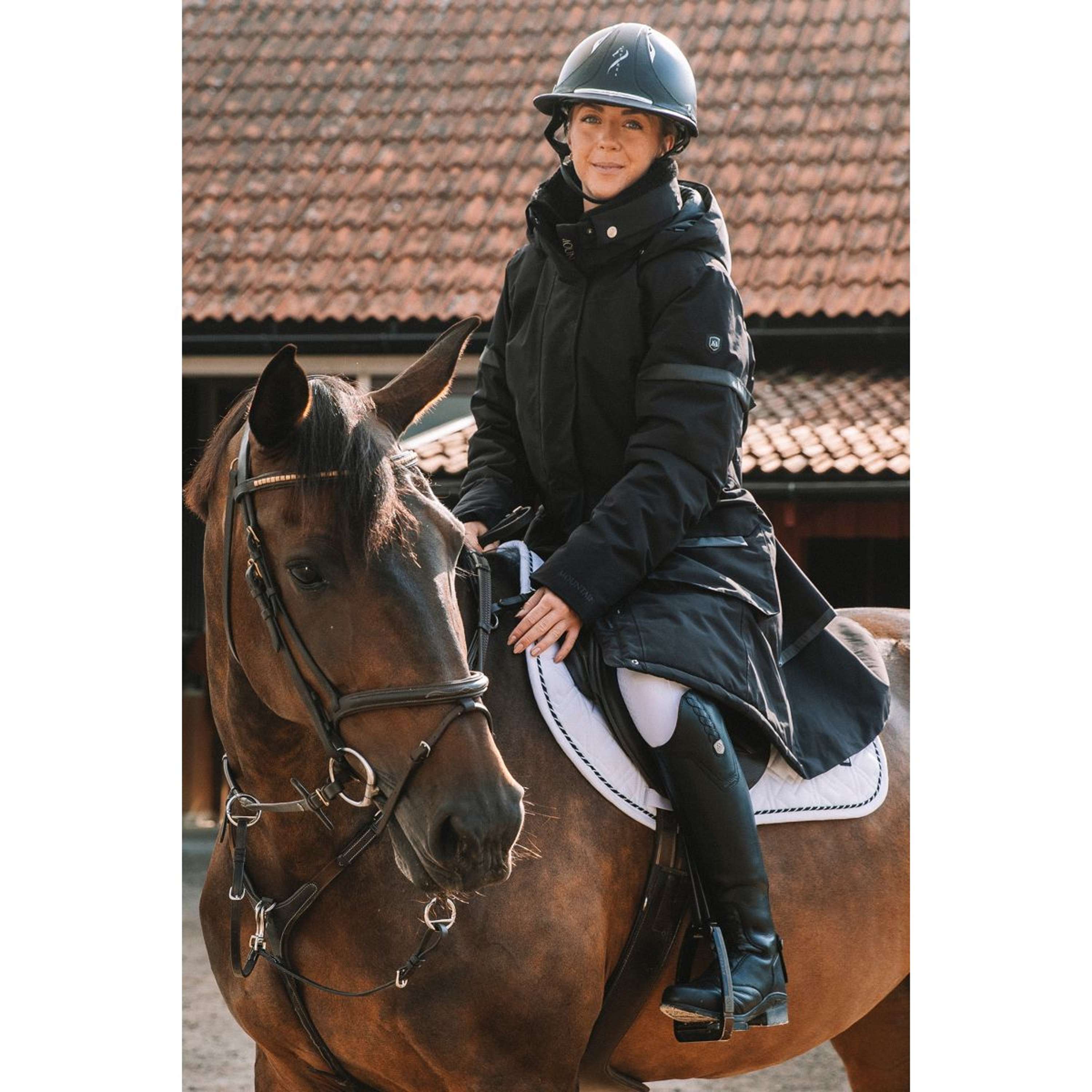 Mountain Horse Abrigo Largo Saga Onyx Black
