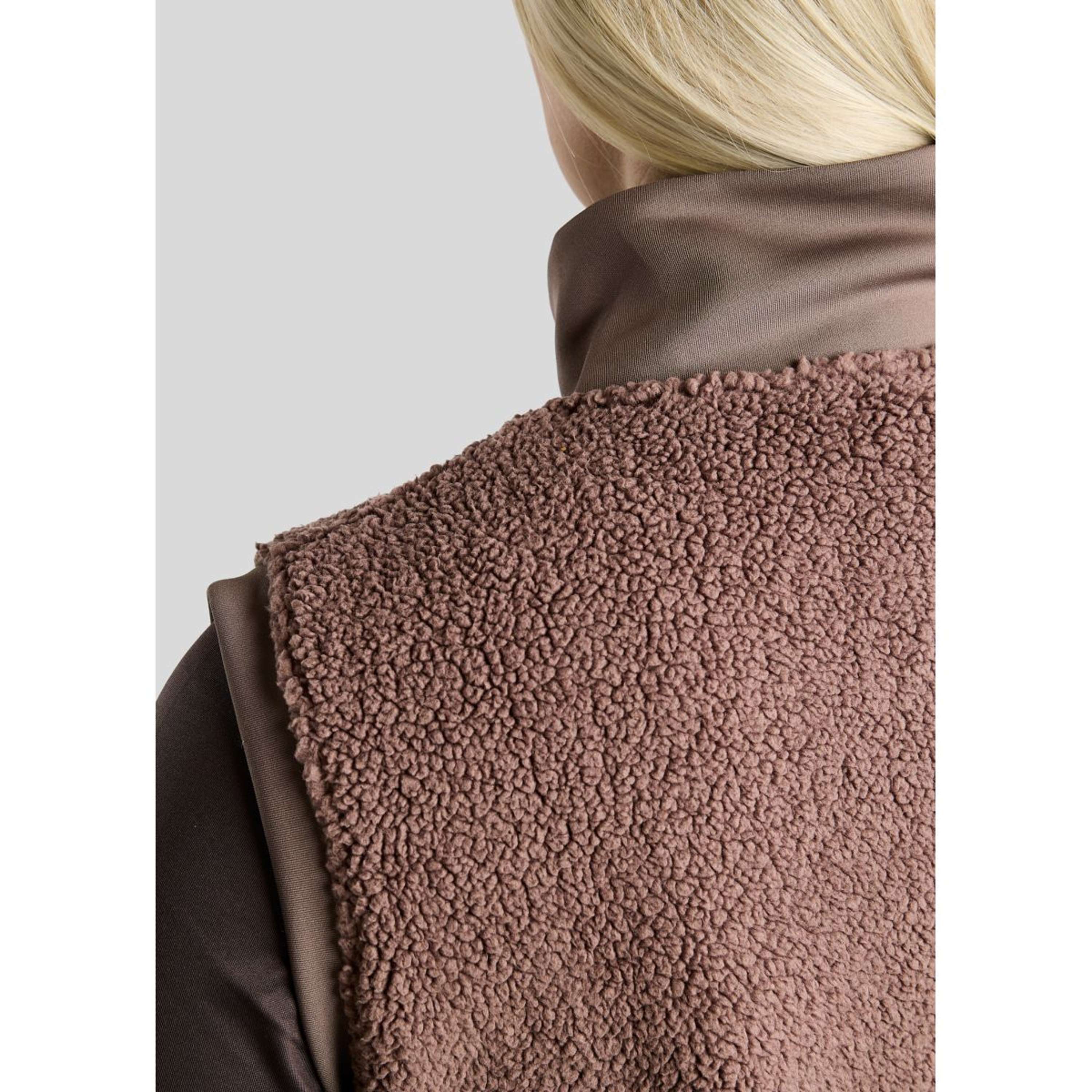Montar Chaleco MoEbba Teddy Pile Golden Quartz Nougat Brown
