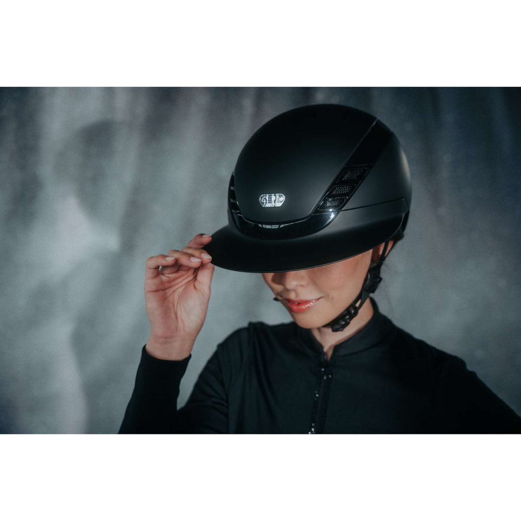 Pikeur Gorra AirLuxe Pure Visera larga Negro