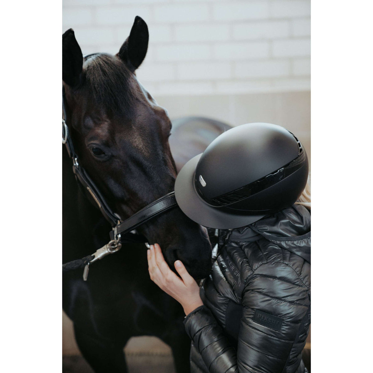 Pikeur Gorra AirLuxe Pure Visera larga Negro