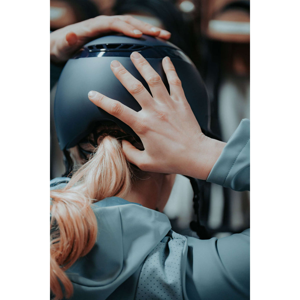 Pikeur Gorra AirLuxe Pure Visera larga Midnight Blue