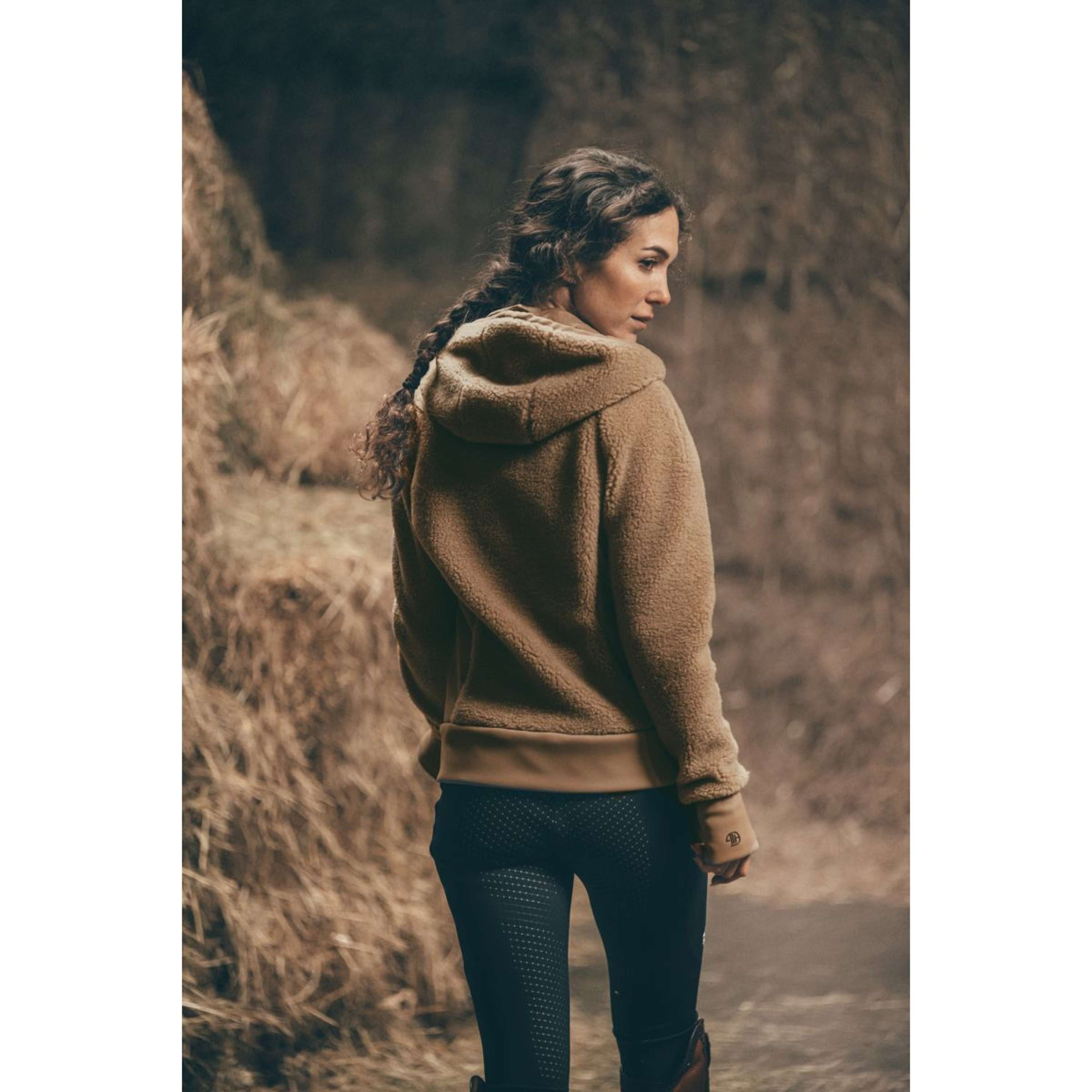 Pikeur Sudadera con capucha y cremallera Teddyfleece Athleisure AW26 Toffee Beige