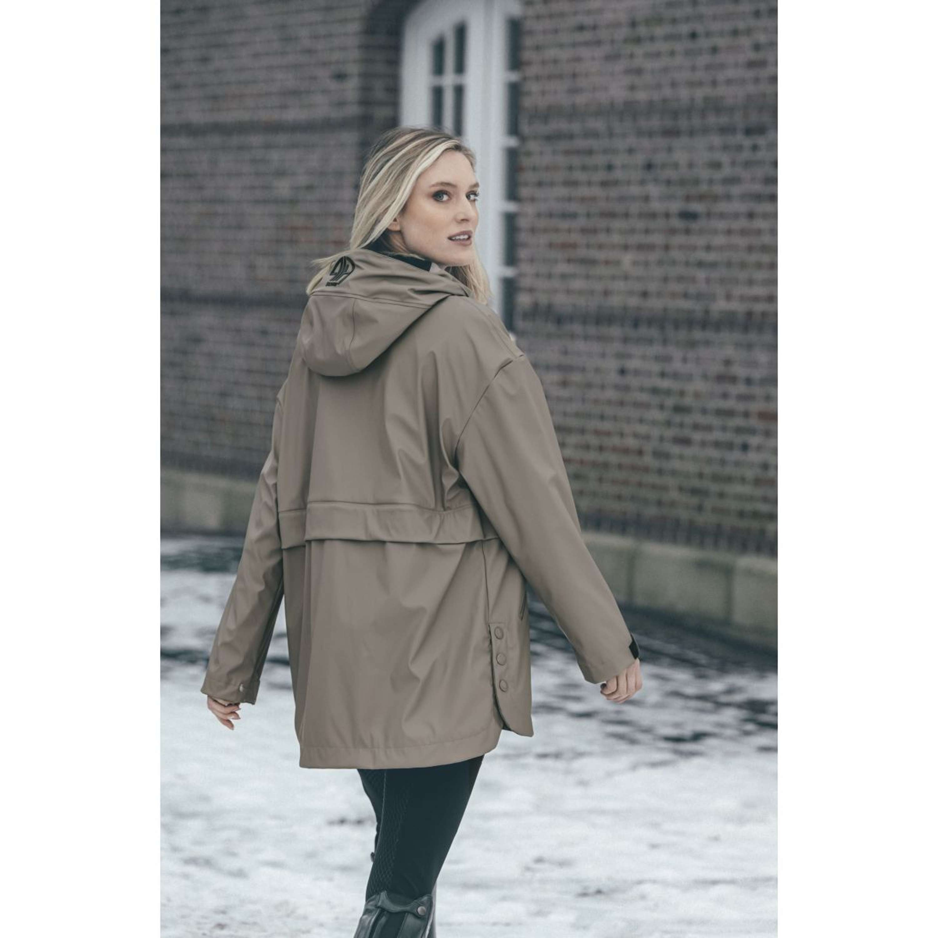 Pikeur Abrigo de lluvia Cape Athleisure AW26 Mocha Cream