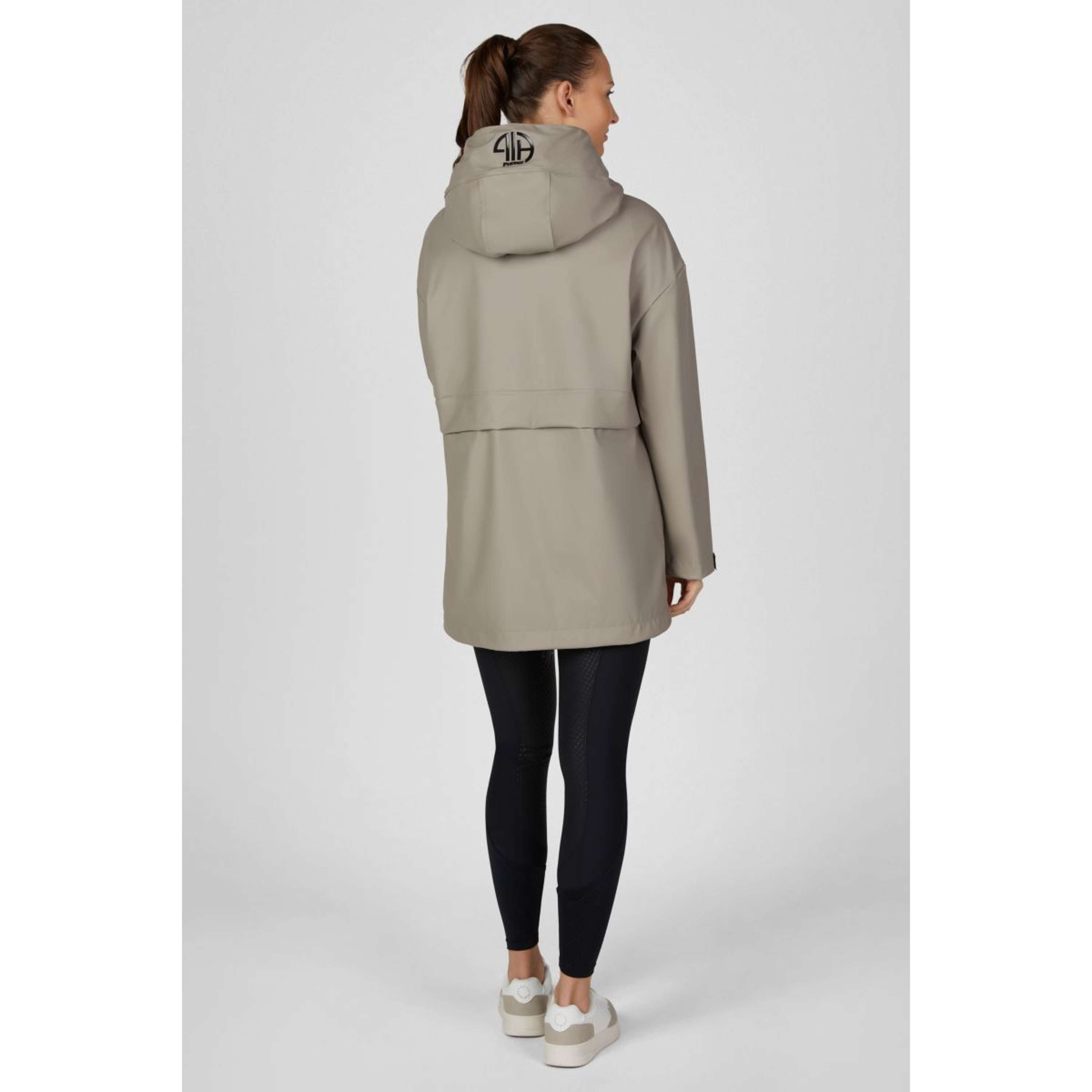 Pikeur Abrigo de lluvia Cape Athleisure AW26 Mocha Cream