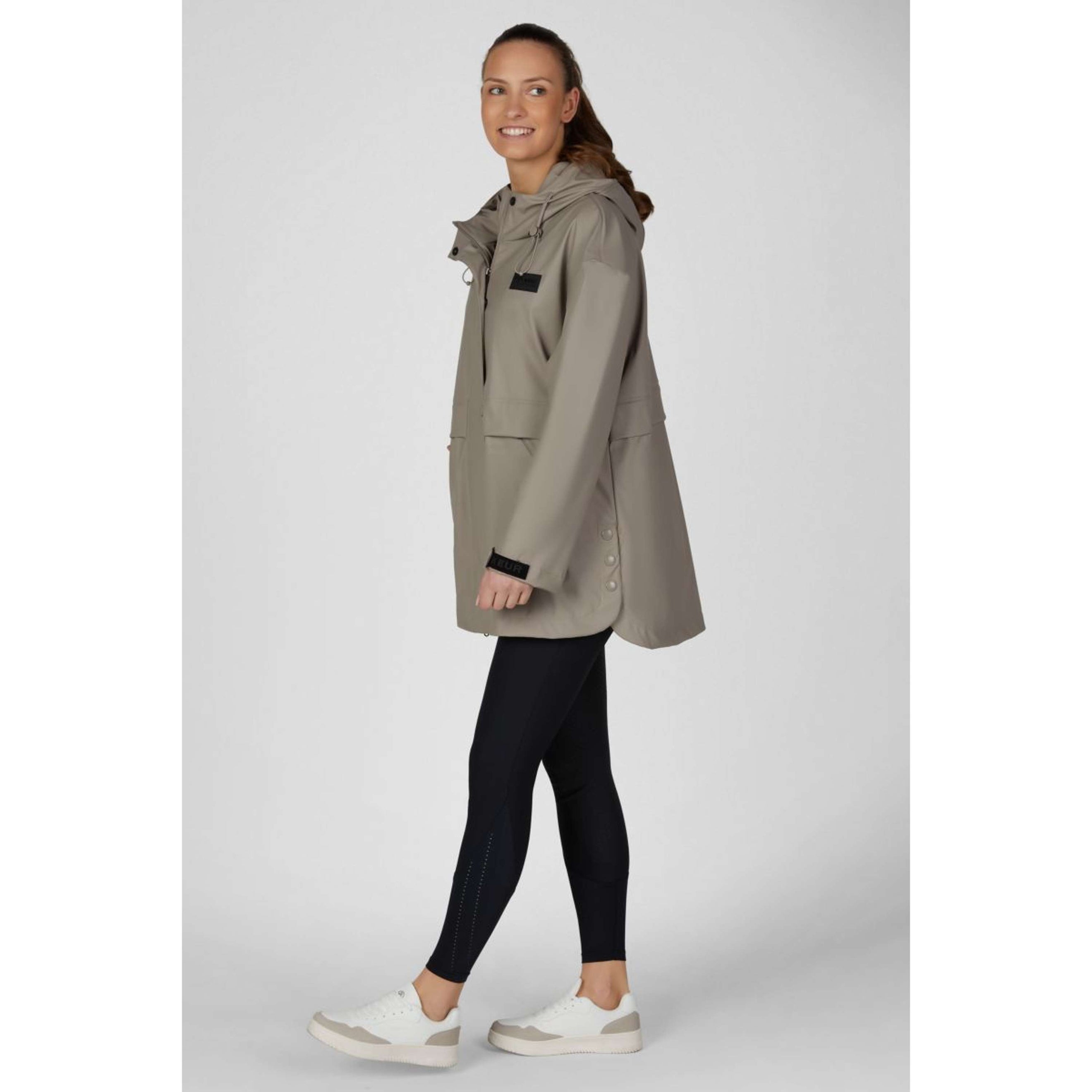 Pikeur Abrigo de lluvia Cape Athleisure AW26 Mocha Cream