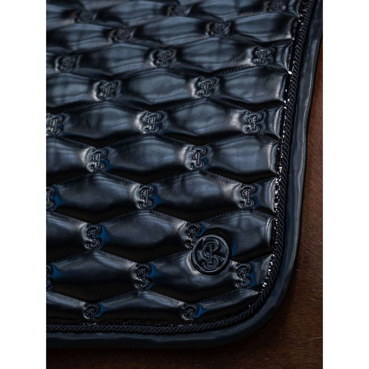 PS of Sweden Mantilla Dazzling Metallic Doma clásica Lacquered Black