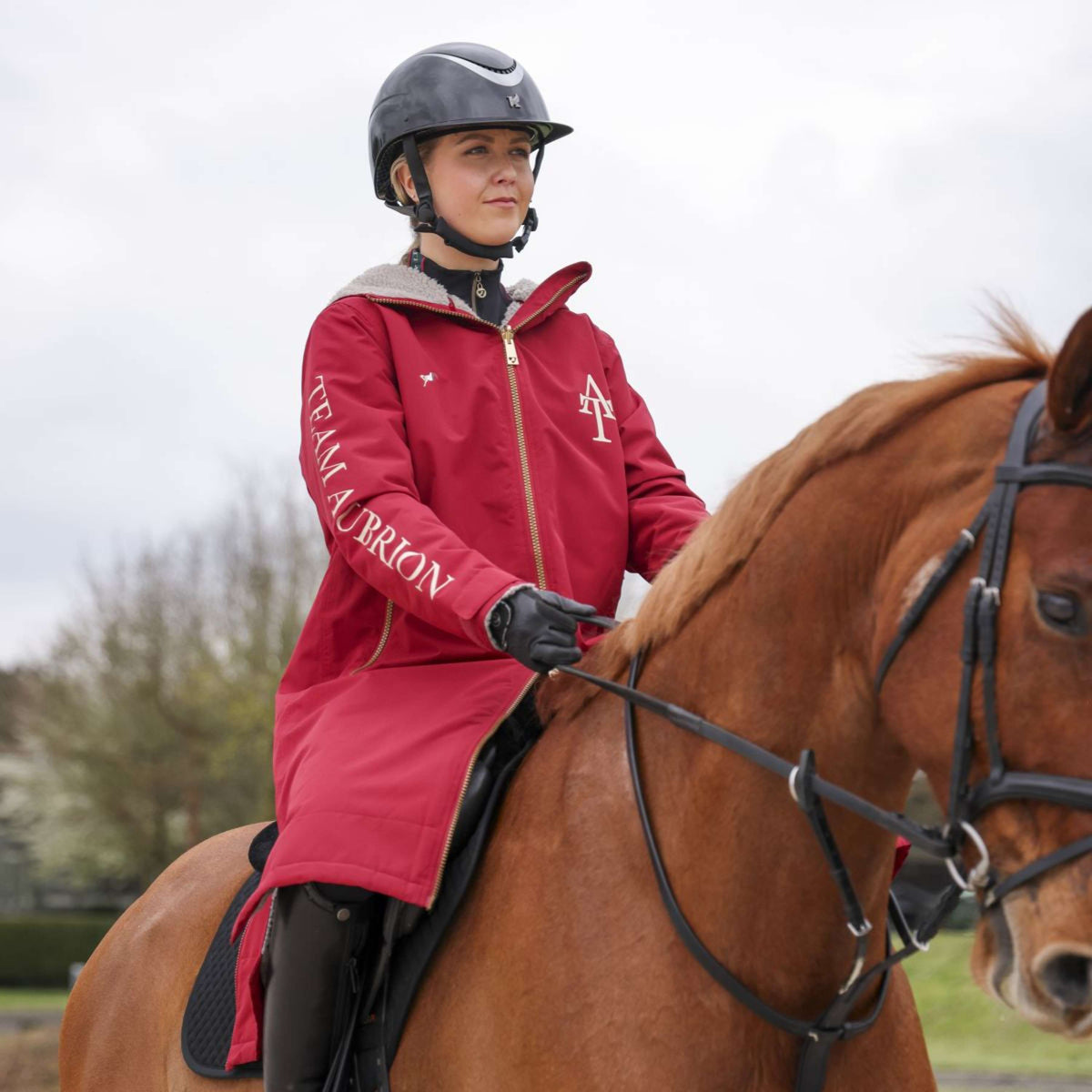 Aubrion by Shires Chaqueta Team All Weather Rojo