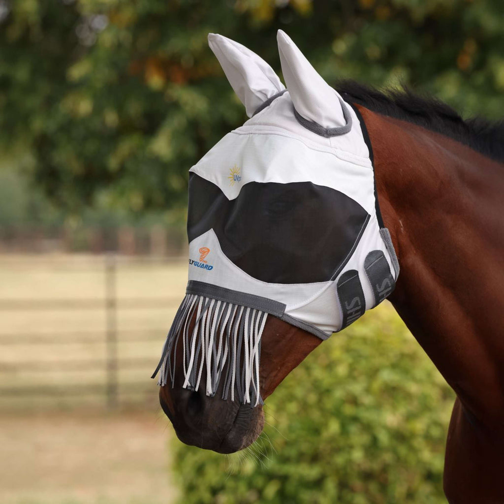 FlyGuard by Shires Máscara para Moscas Pro Sun Shade con Orejas y Flecos Blanco
