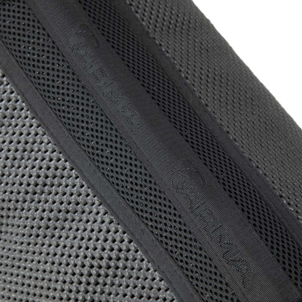Arma by Shires Mantilla Soft Grip saltando Negro