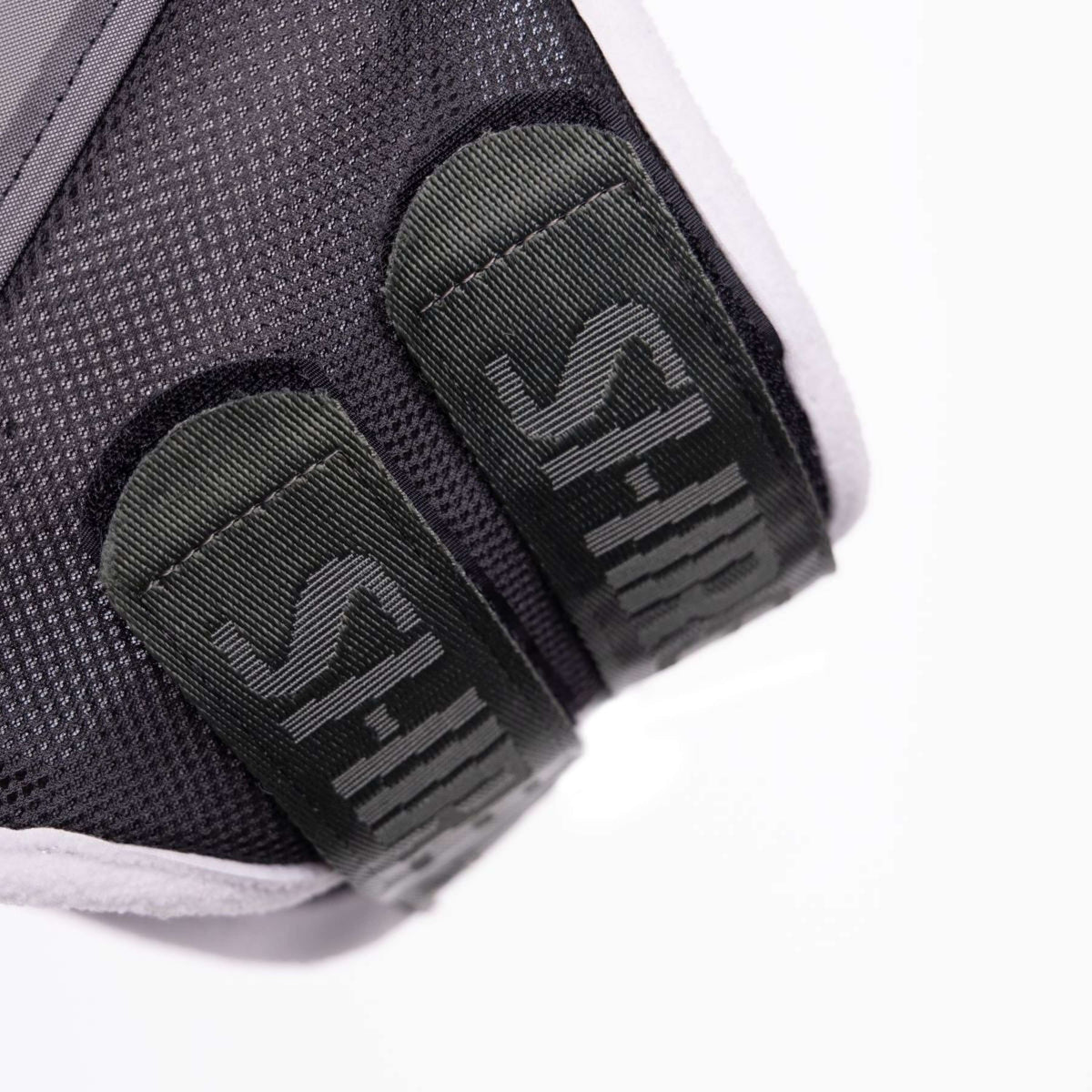 FlyGuard by Shires Máscara para Moscas Pro Air Motion con Orejas y Flecos Khaki