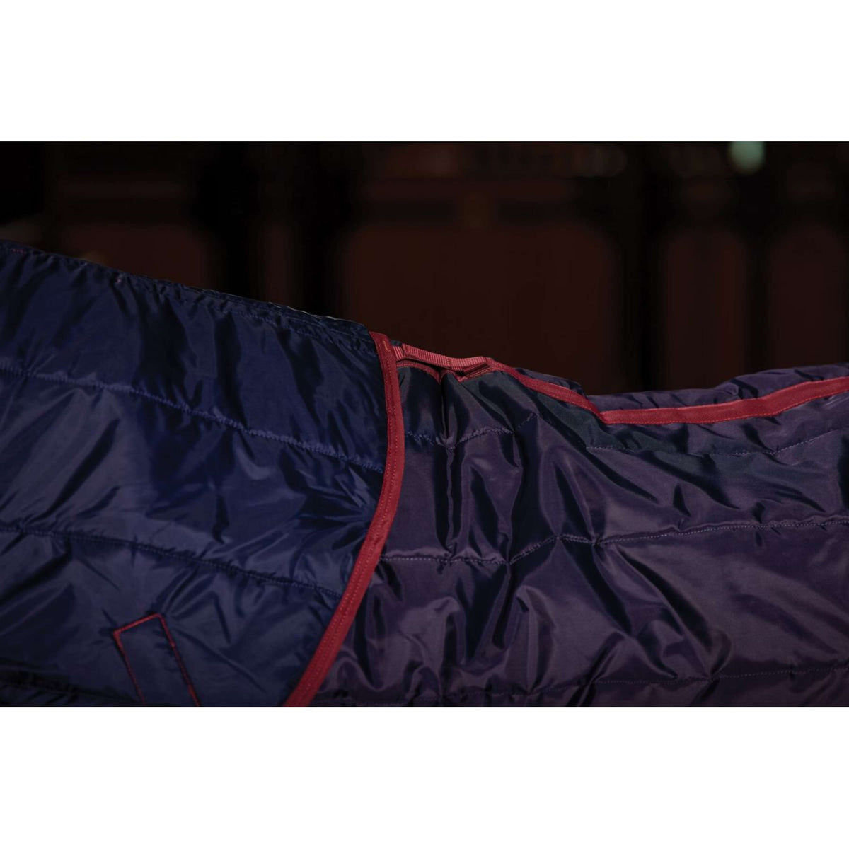 Weatherbeeta Manta de Establo Comfitec 210D Channel Quilt Combo Neck 220g Navy/Burgundy